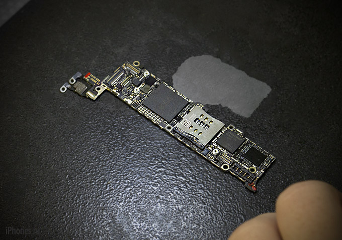 Инструкция для тех, кто утопил iPhone в воде. Инструкция для тех, кто утопил iPhone в воде.
