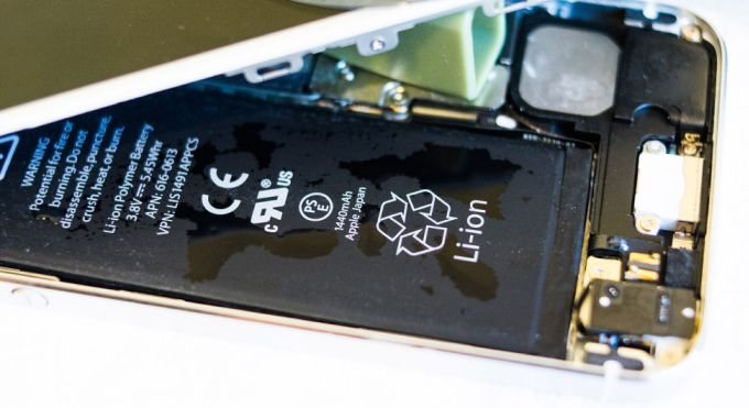 Инструкция для тех, кто утопил iPhone в воде. Инструкция для тех, кто утопил iPhone в воде.