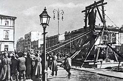 Свержение памятника Столыпину в Киеве, 1917 г. (на нынешней площади Независимости) Свержение памятника Столыпину в Киеве, 1917 г. (на нынешней площади Независимости)