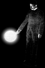 Никола Тесла с лампочкой